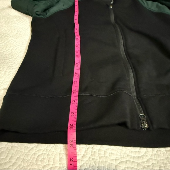 Lululemon Athletica Black and Green Bomber Jacket - Picture 11 of 11